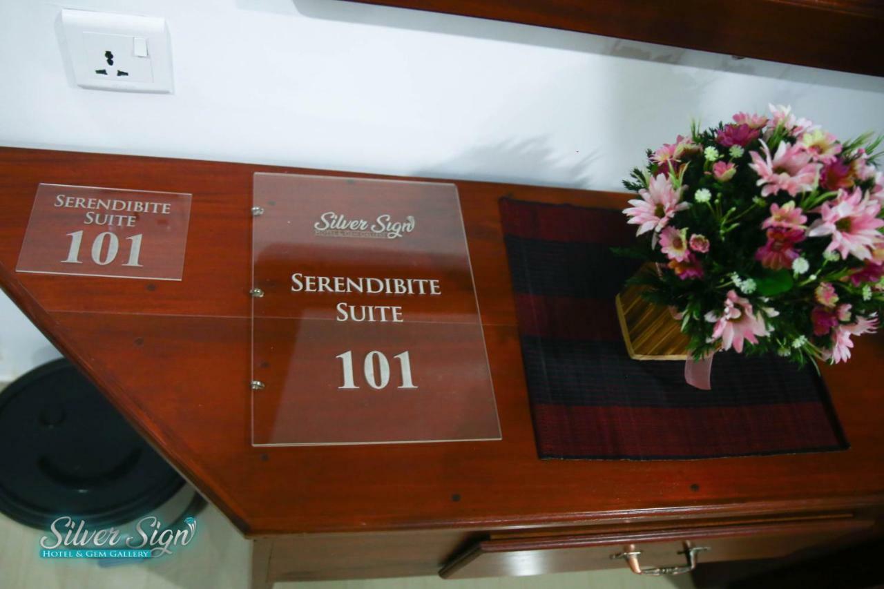 Silver Sign Hotel Katugastota ภายนอก รูปภาพ