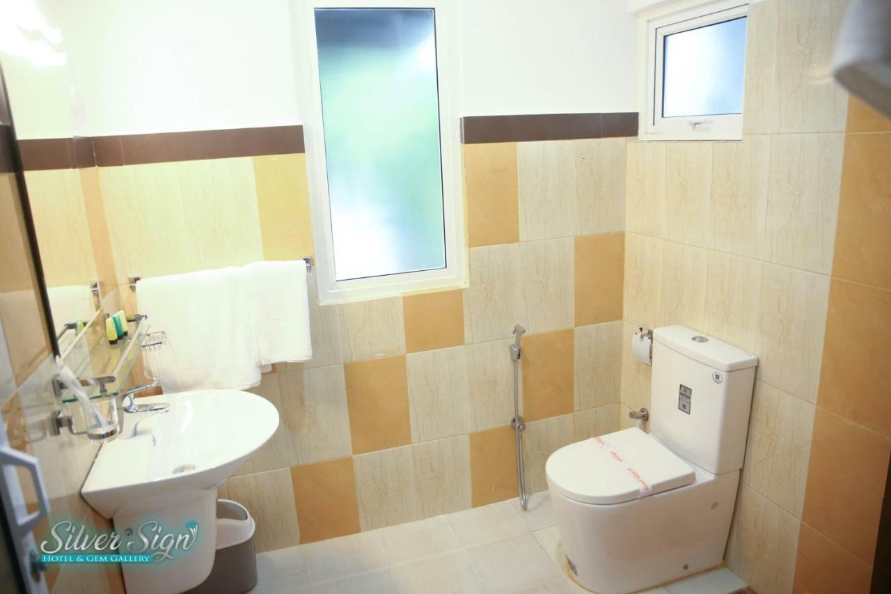 Silver Sign Hotel Katugastota ภายนอก รูปภาพ
