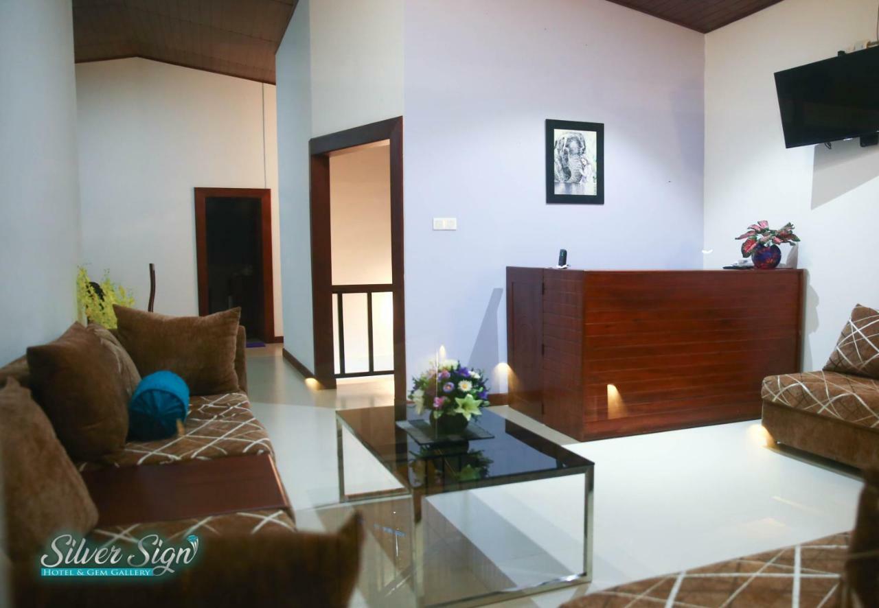 Silver Sign Hotel Katugastota ภายนอก รูปภาพ