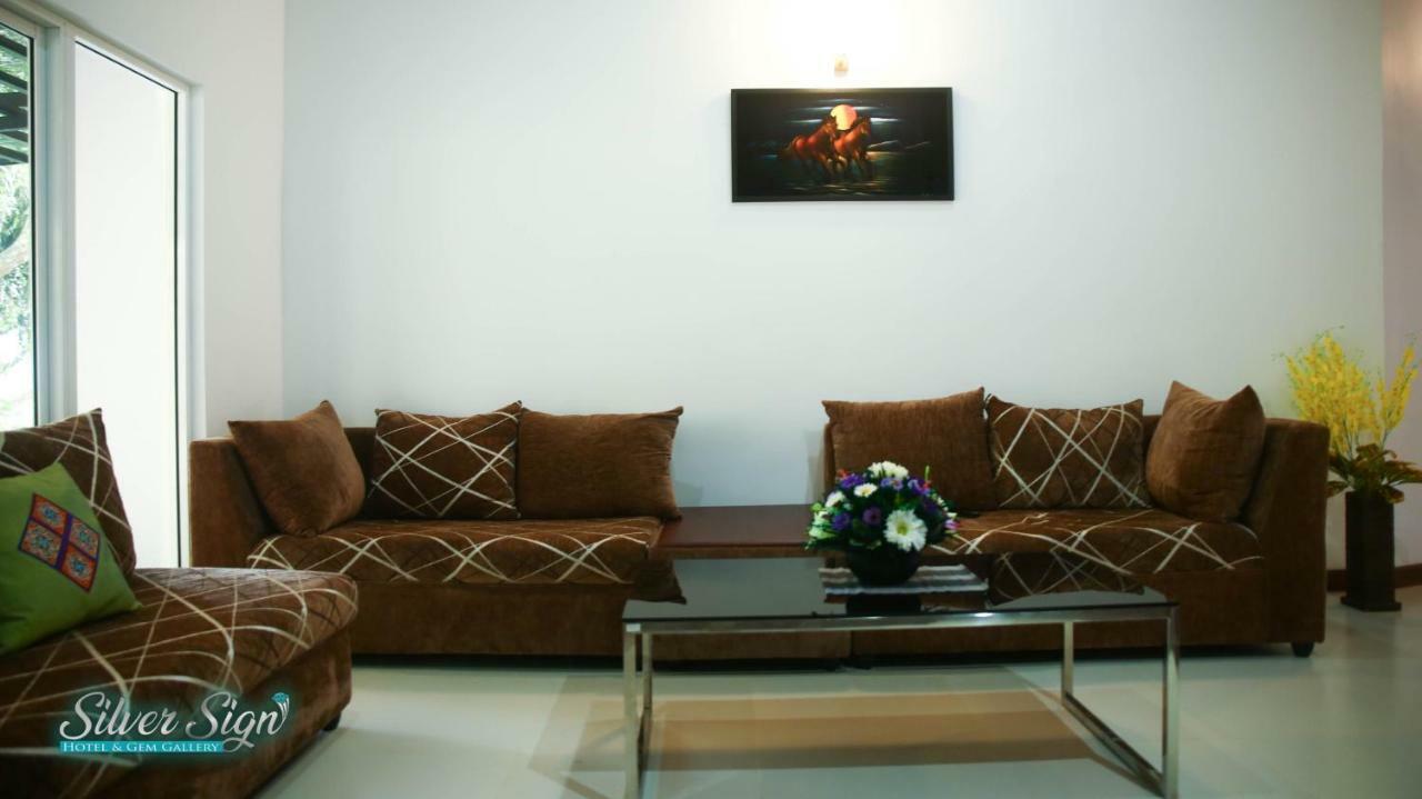 Silver Sign Hotel Katugastota ภายนอก รูปภาพ