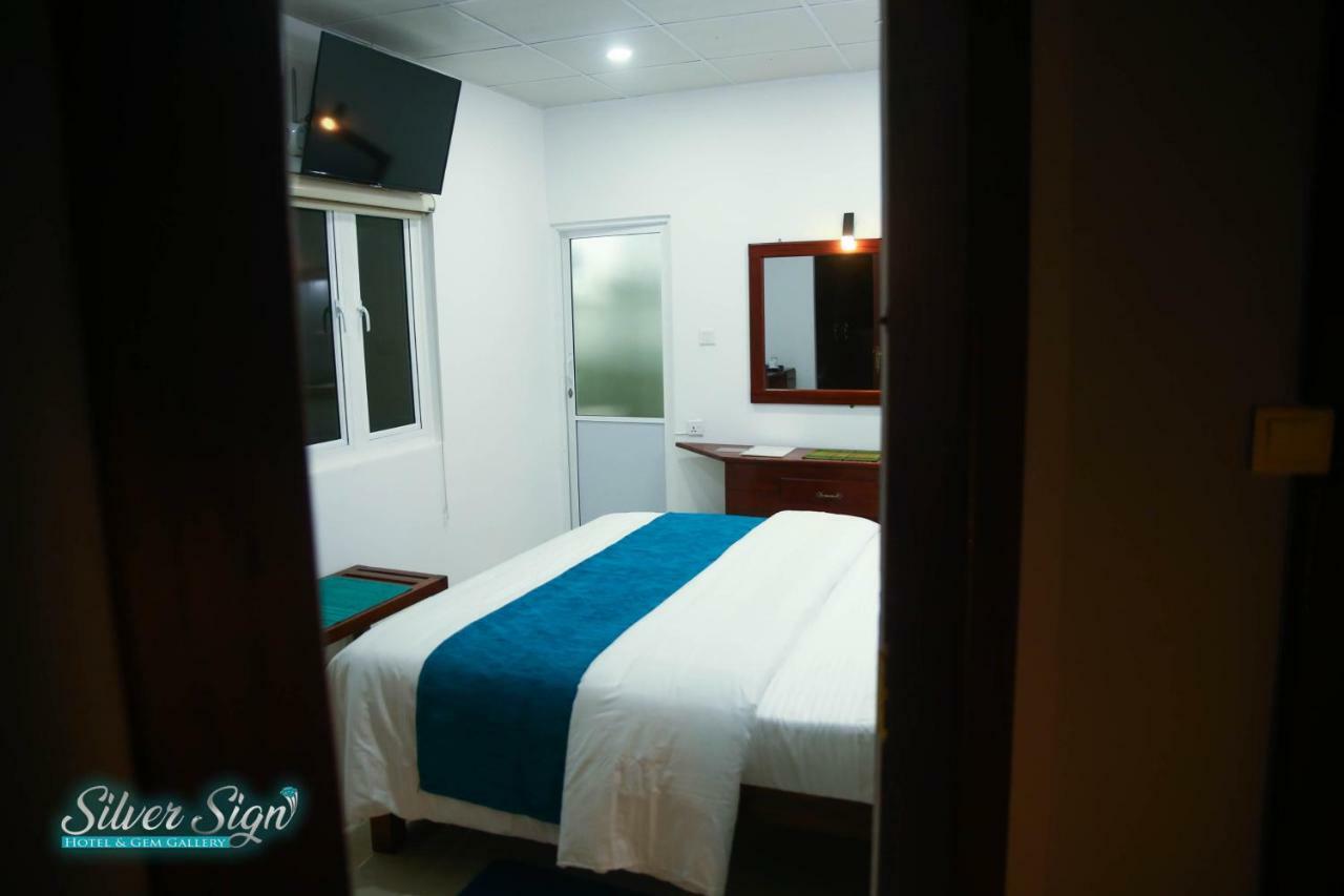 Silver Sign Hotel Katugastota ภายนอก รูปภาพ