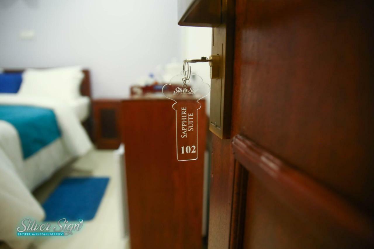 Silver Sign Hotel Katugastota ภายนอก รูปภาพ
