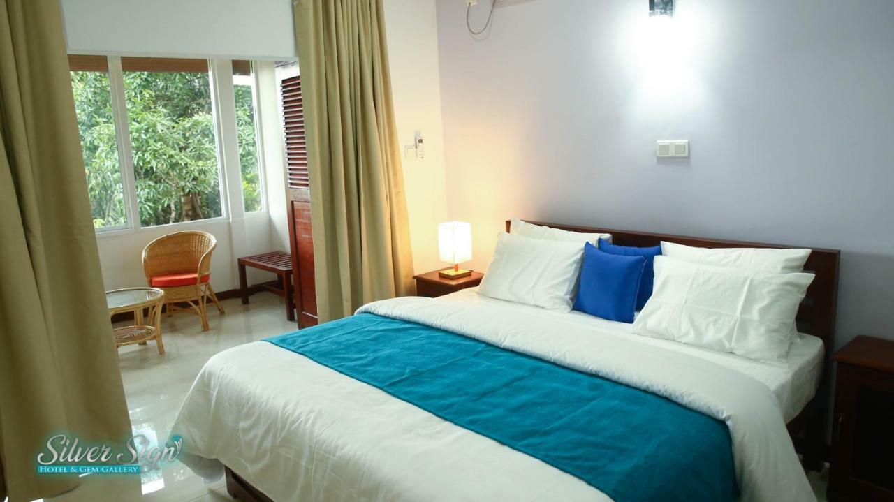 Silver Sign Hotel Katugastota ภายนอก รูปภาพ