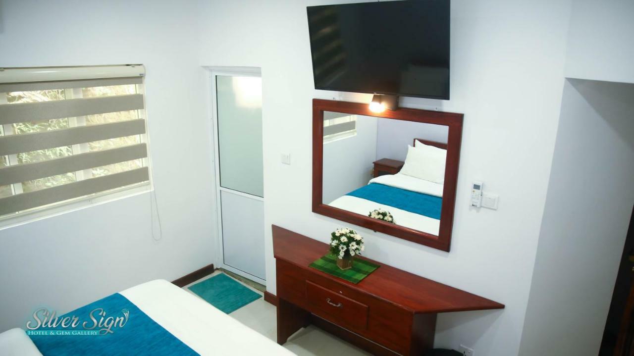Silver Sign Hotel Katugastota ภายนอก รูปภาพ