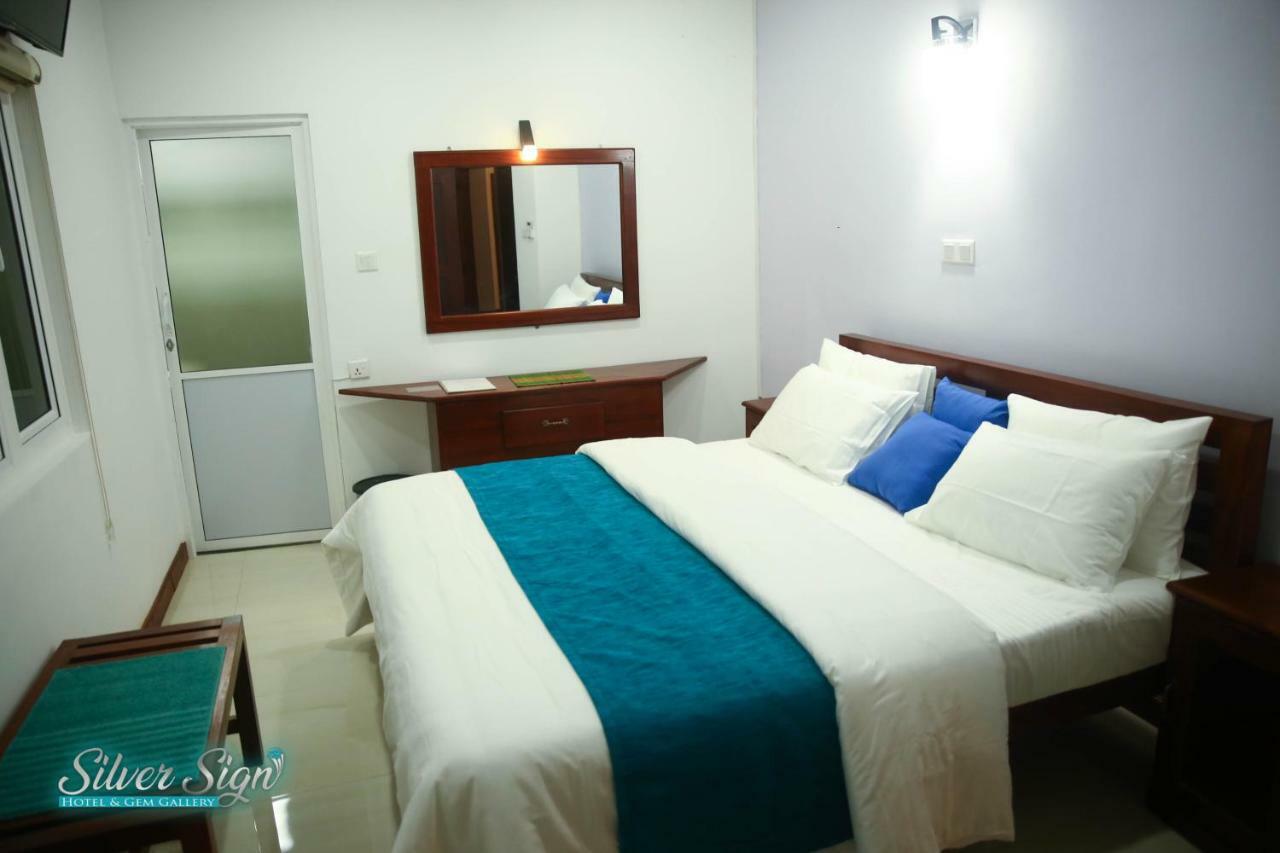 Silver Sign Hotel Katugastota ภายนอก รูปภาพ