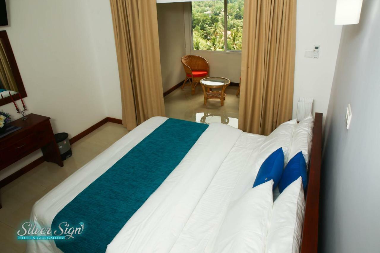 Silver Sign Hotel Katugastota ภายนอก รูปภาพ