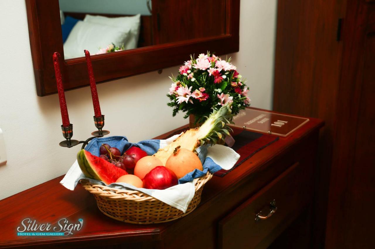 Silver Sign Hotel Katugastota ภายนอก รูปภาพ